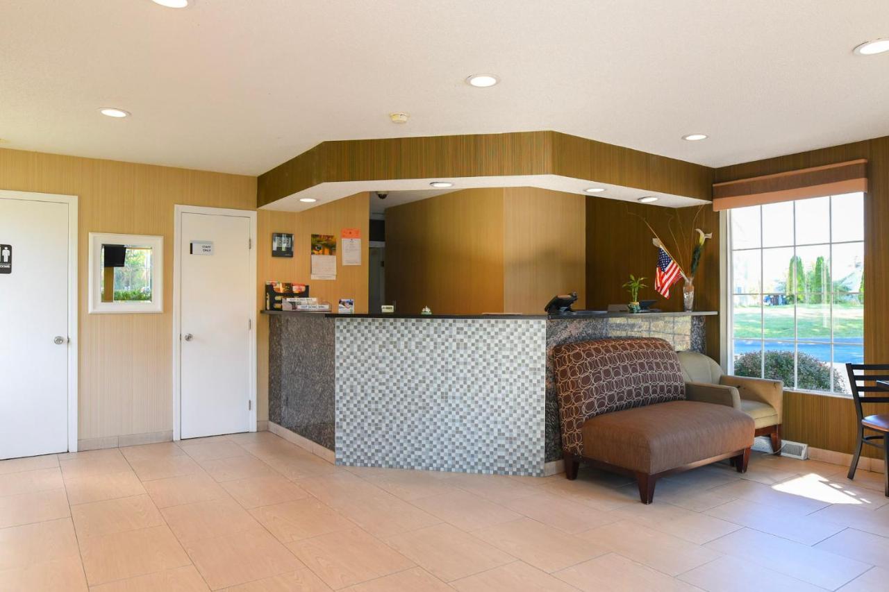 Capital Inn And Suites Rensselaer ภายนอก รูปภาพ