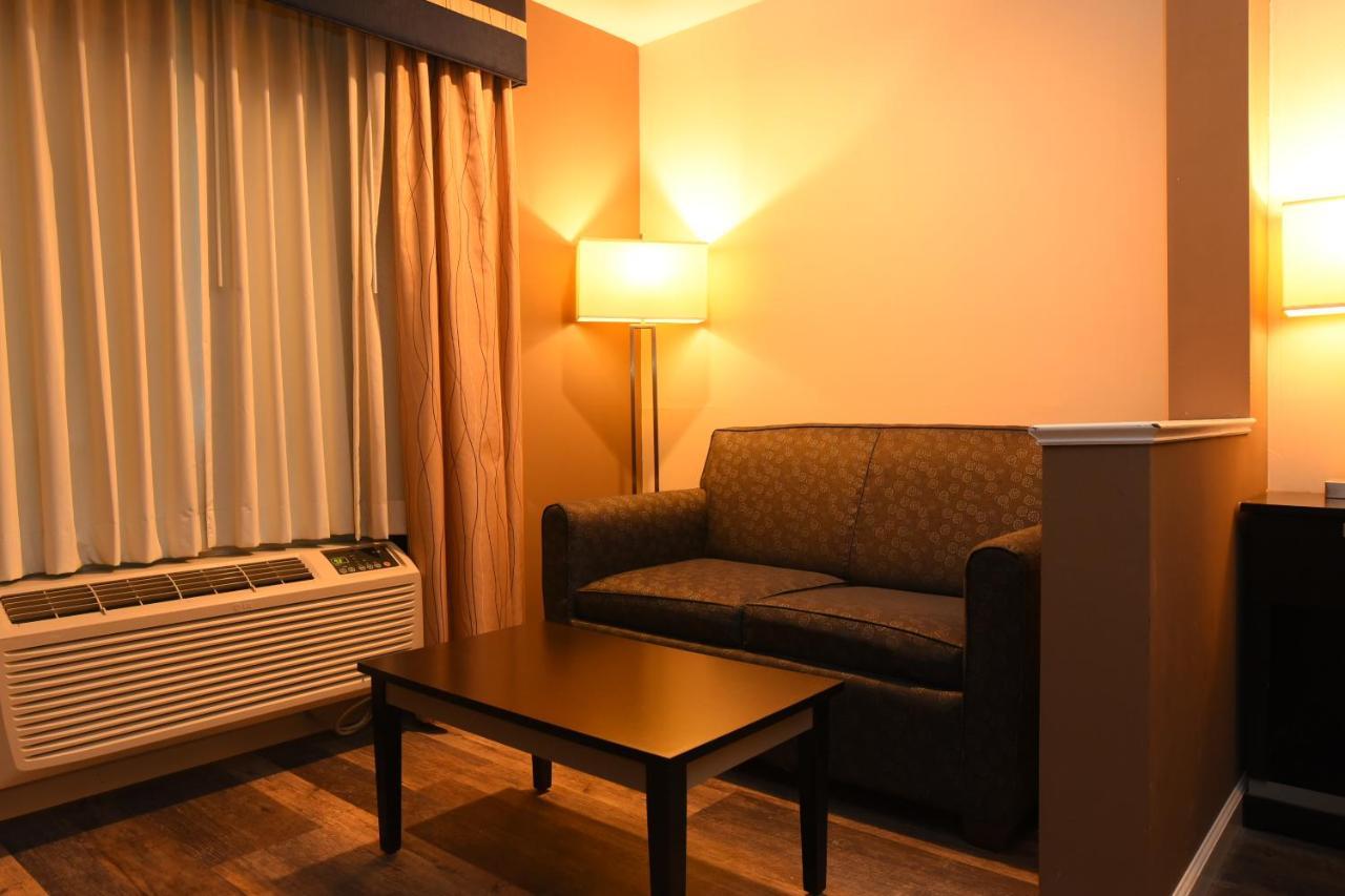 Capital Inn And Suites Rensselaer ภายนอก รูปภาพ
